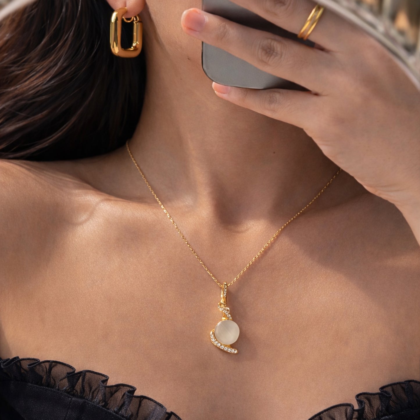 Monalisa Stone Curve Pendent